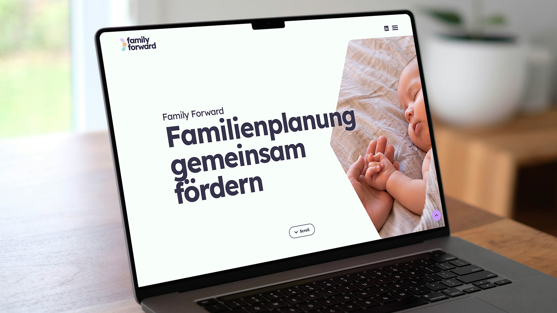 Website familiyforward.ch auf Laptop