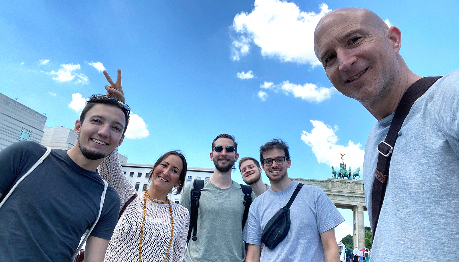 Agentur Schmucki-Team vor Brandenburger Tor